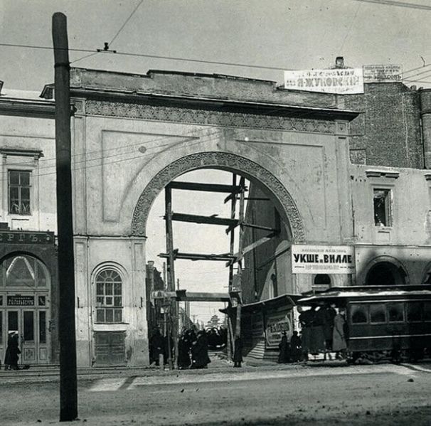 Файл:Goryainov gate.jpg